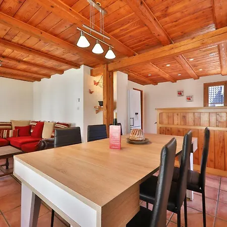 Le Du Tanet Sauna Terrasse En Alsace シャレー Soultzeren